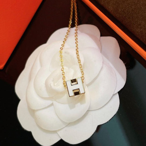 <MAGIC>H WHITE SQUARE GOLD NECKLACE